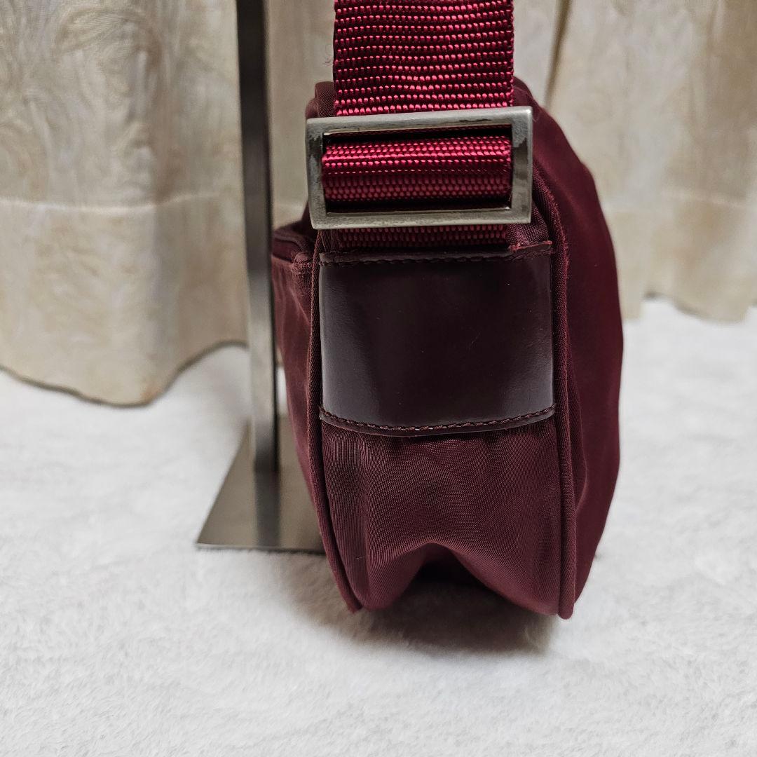 PRADA　カメラバッグ　テスートナイロン　三角ロゴ　ボルドー