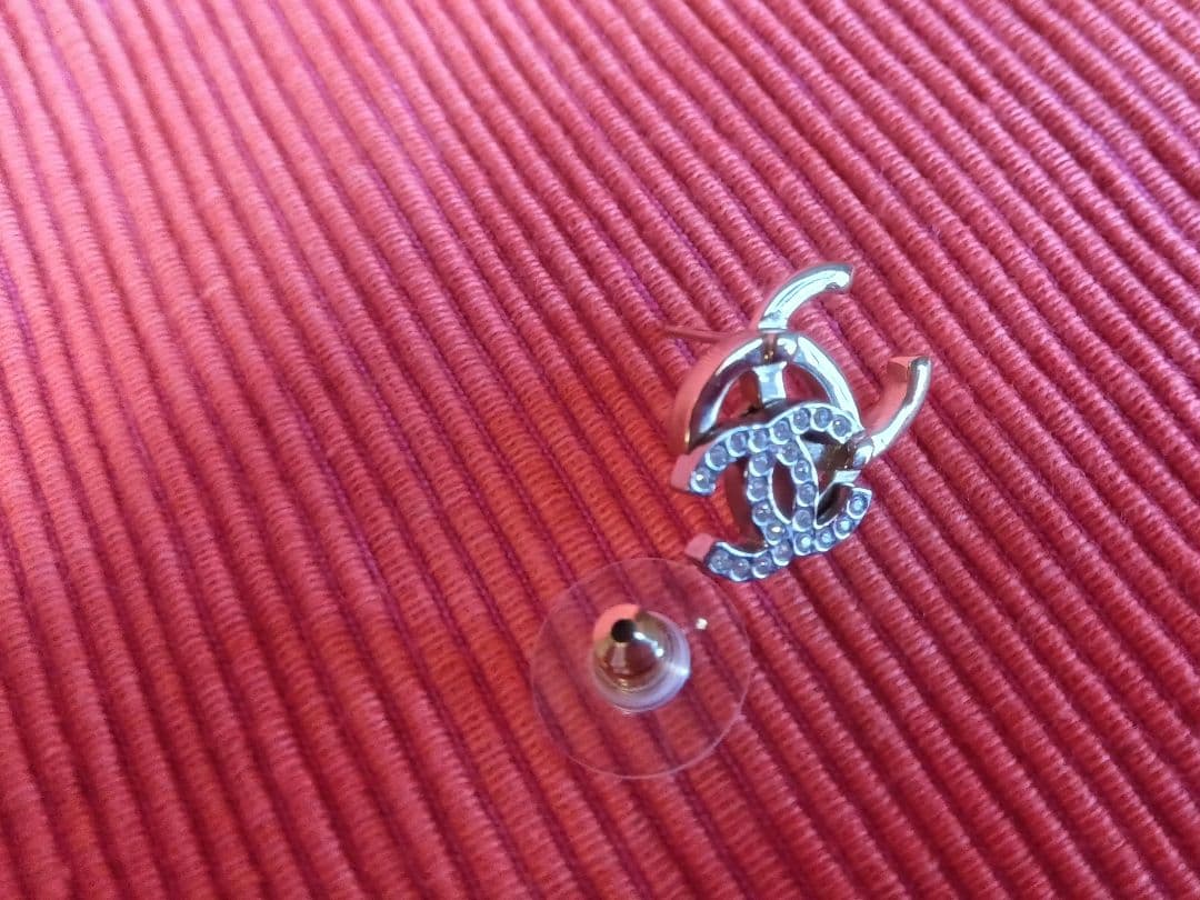 片耳のみ！CHANEL ダブルCCロゴ ゴールドピアス　21A　正規品♡