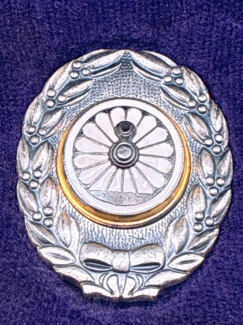 【純銀】 約11g 国鉄 日本国有鉄道 功績章 純銀製 ケース入 バッジ 電車