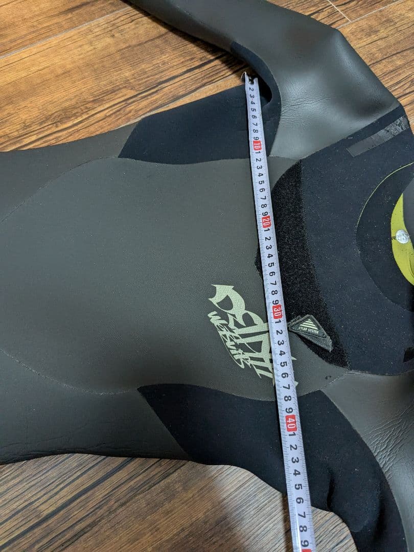 セミドライ　ウェットスーツ delphi