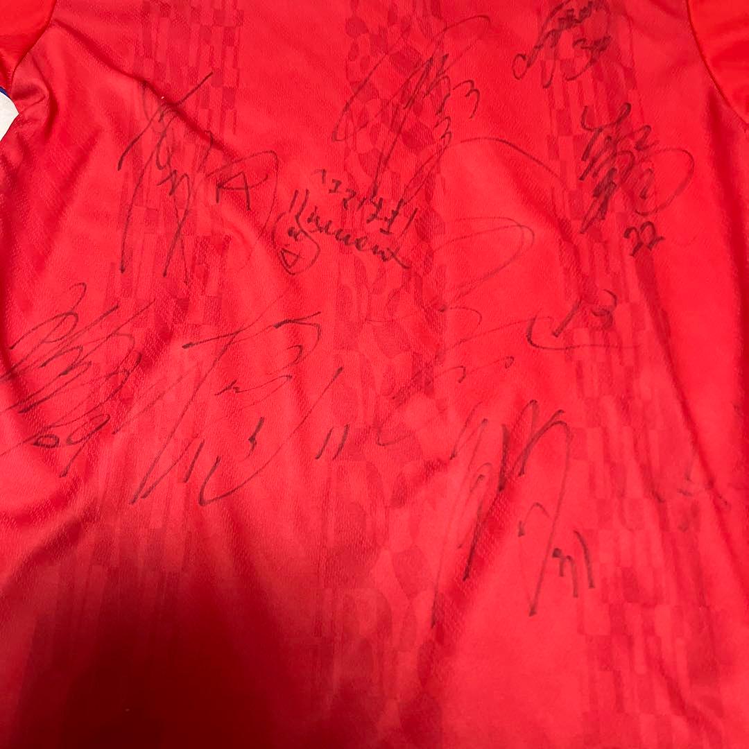 鹿島アントラーズの1997年モデルのサイン入りユニフォーム