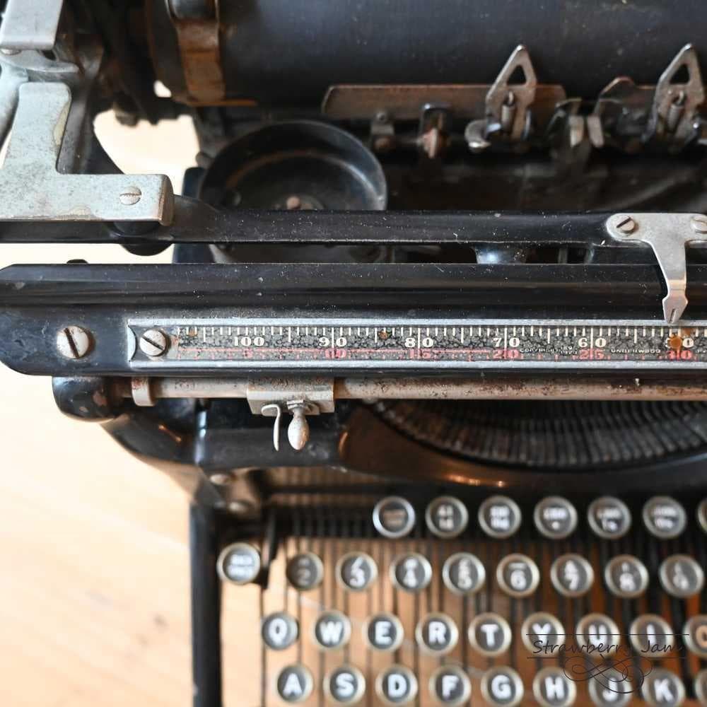 L3705-20 英国アンティーク UNDERWOOD タイプライター 店舗什器