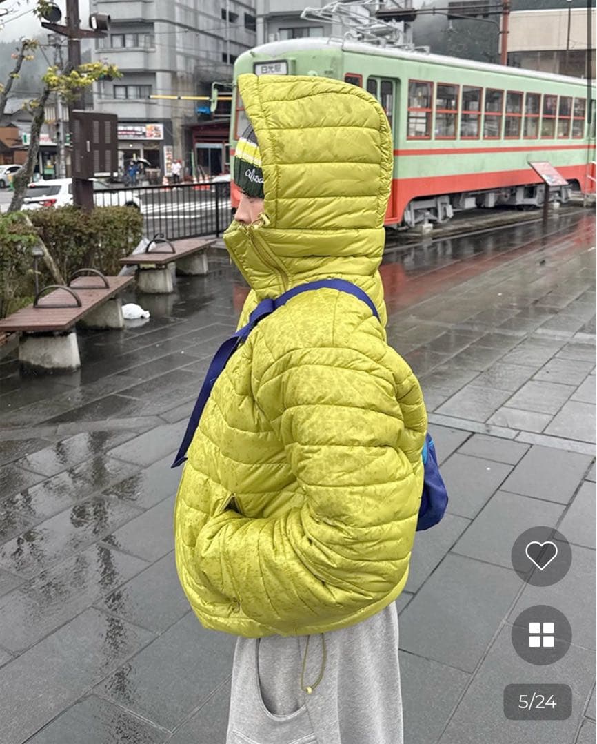 (ユニセックス)2WAYフード軽量中綿ジャケット