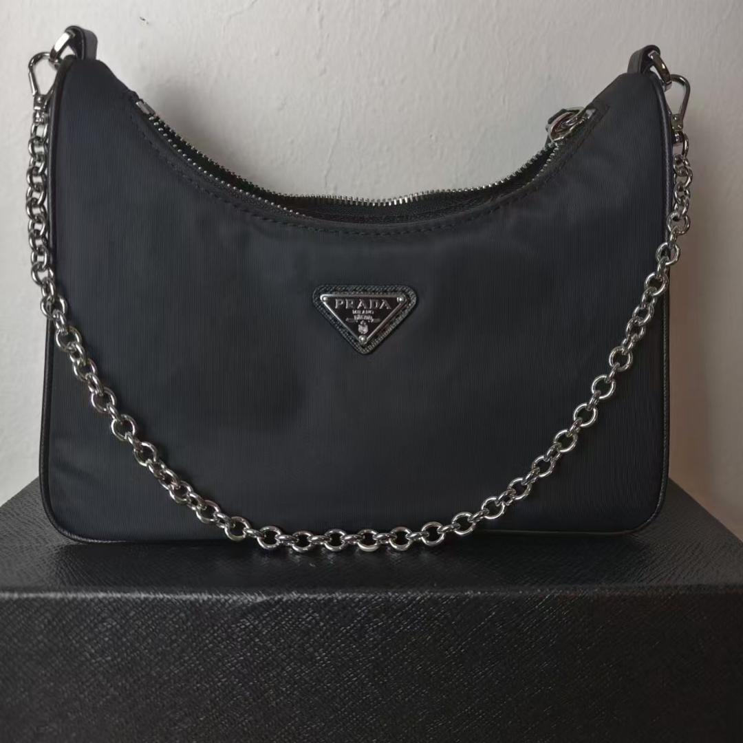 PRADA ブラック ナイロン