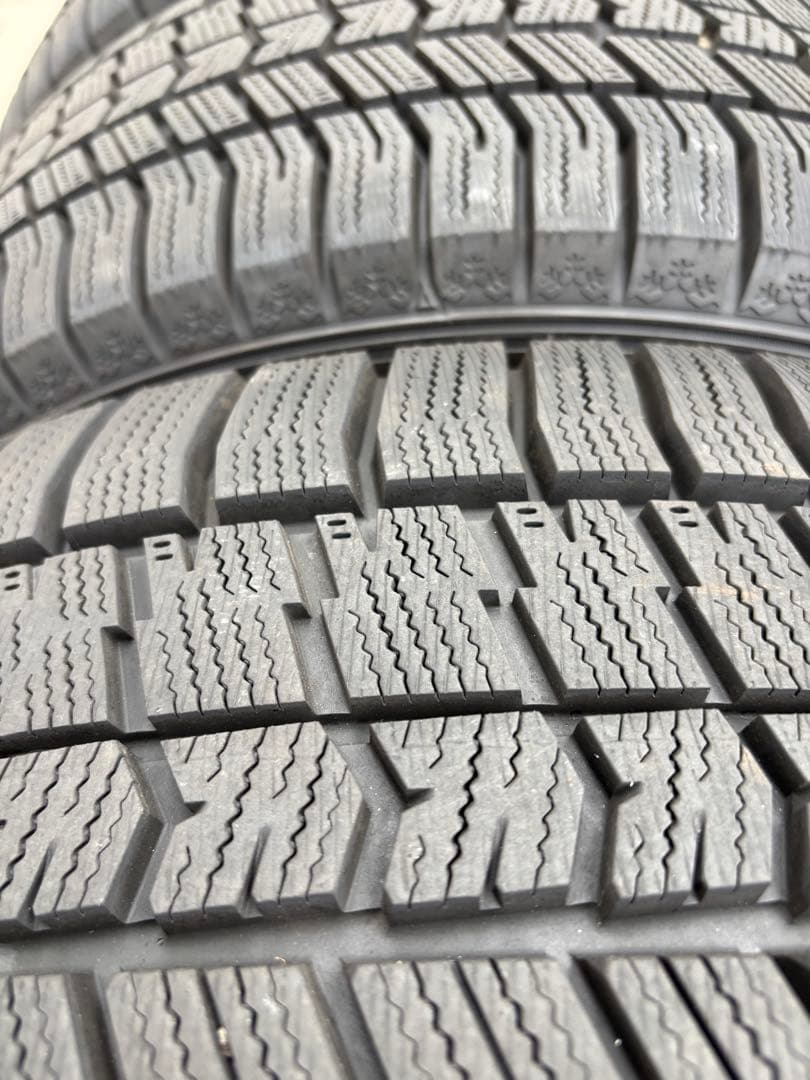 【匿名送料込】 バリ溝！2022年製アウディTTスタッドレスタイヤ