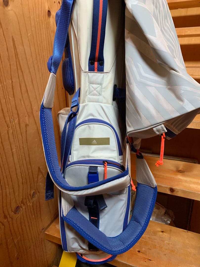 adidas ゴルフ　スタンド式キャディバッグ　軽量