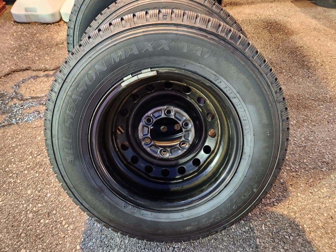 195/80R15 オールシーズンタイヤ ハイエース純正ホイール 室内保管