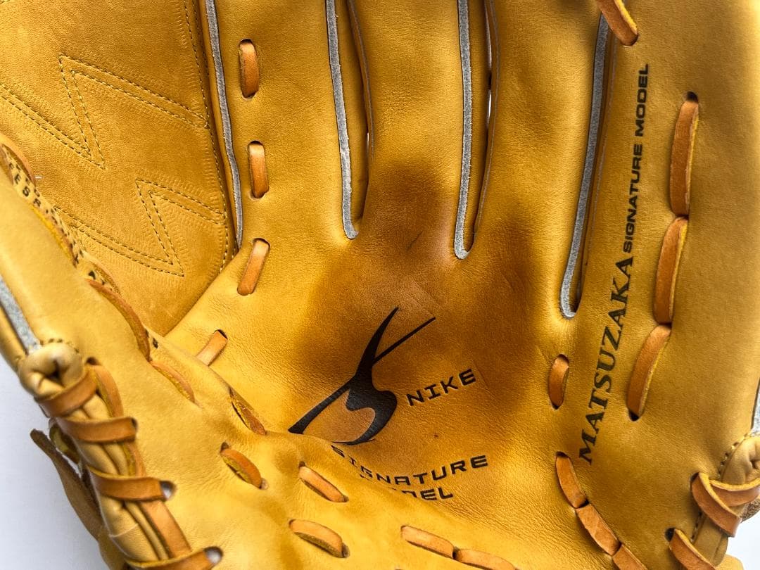 NIKE 一般軟式投手用グローブ 松坂大輔 限定モデル 右投げ用 当時物 即戦力