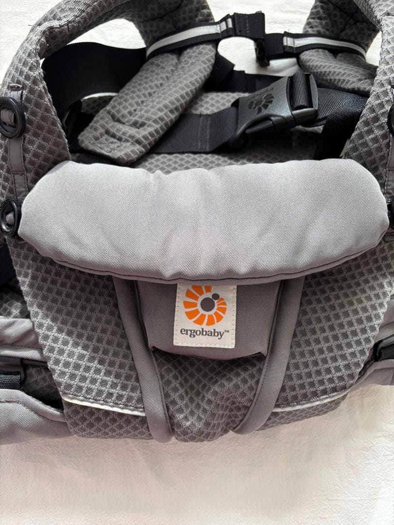 ergobaby OMNI breeze グラファイトグレー