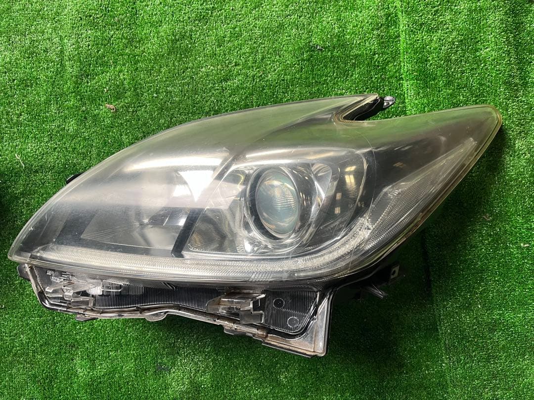 トヨタ 30 プリウス後期 ZVW30 HID ヘッドライト 純正 値下げ可能‼️