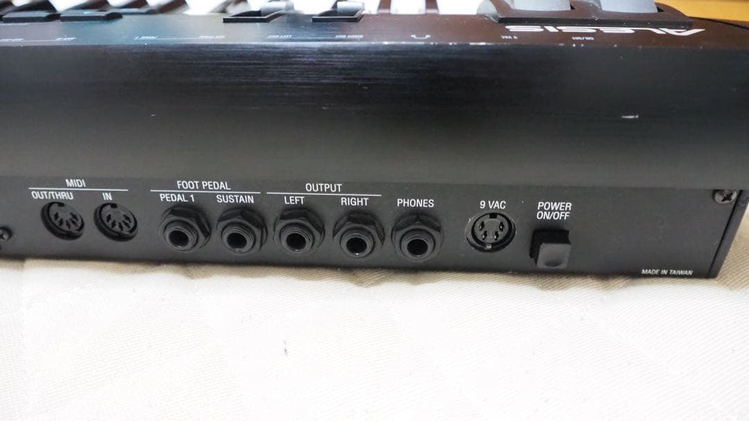 Alesis QS6 シンセサイザー 61鍵　ソフトケース付 ヴィンテージ