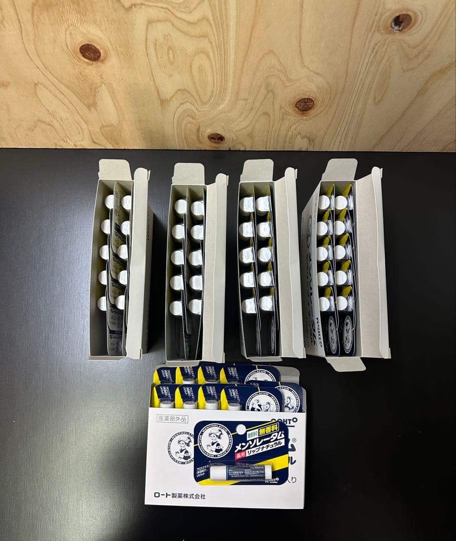 【新品50個まとめ売り】ロート製薬 メンソレータム薬用リップナチュラル 4.5g