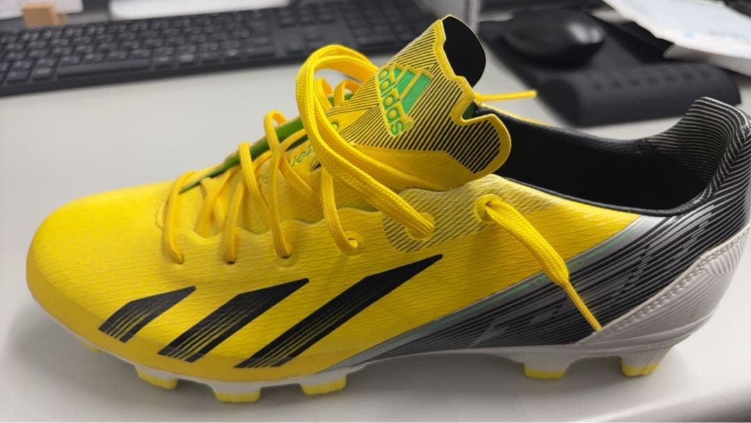 adidas イエロー サッカーシューズ　香川真司サイン入り