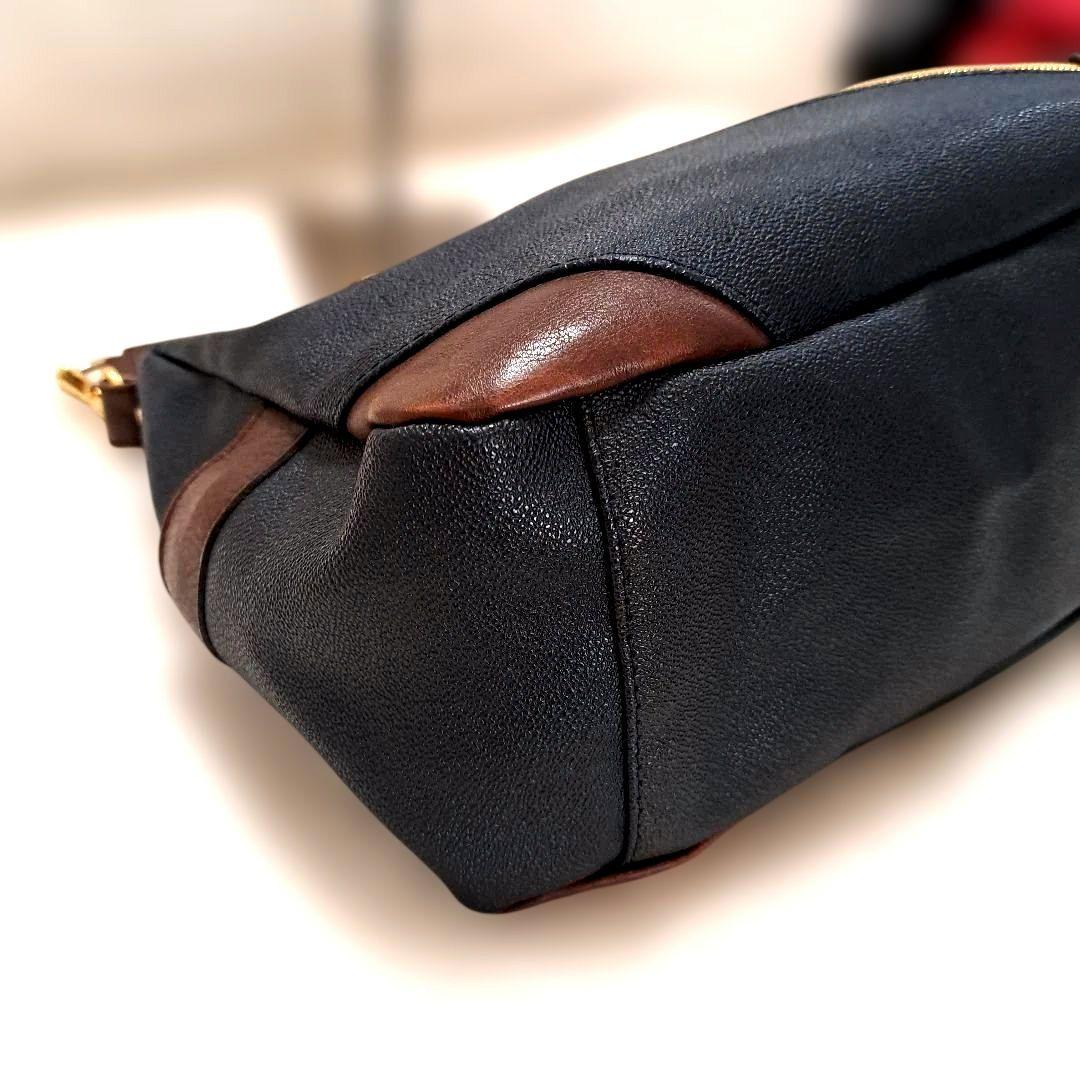 【美品】オロビアンコ レザーショルダーバッグ 革ロゴタグ&ゴールド金具 ネイビー
