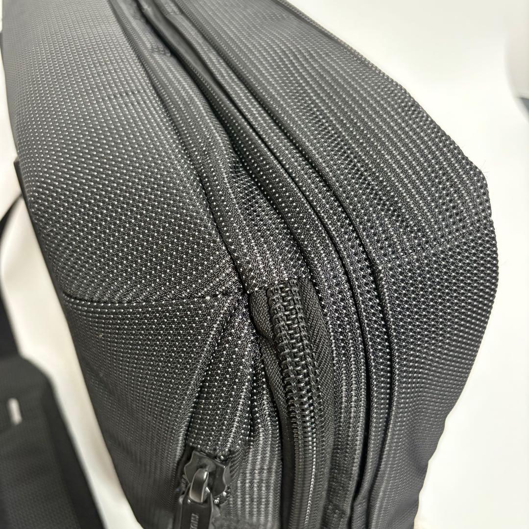 THULE　クロスオーバー2 15.6インチ ビジネスバッグ　ブラック　2way