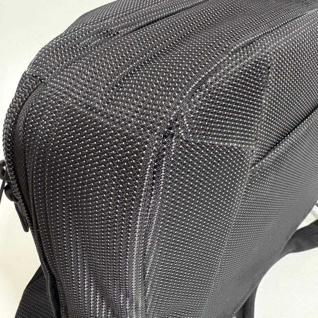 THULE　クロスオーバー2 15.6インチ ビジネスバッグ　ブラック　2way