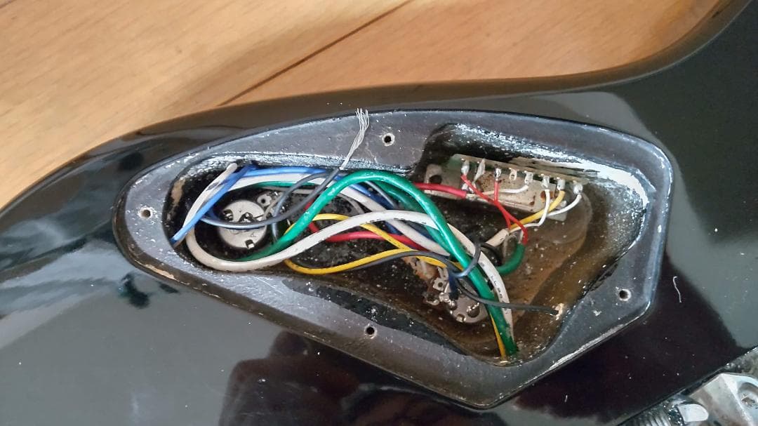 IBANEZアイバニーズ　RX180B　ブラックメイプルトップ　ギター