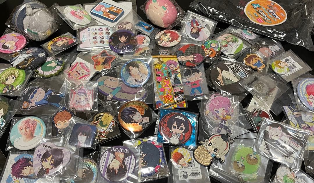 ⑧アニメグッズ 大量 まとめ売り 60点 缶バッジ アクキー
