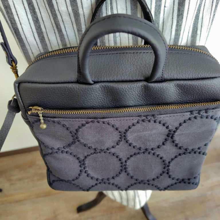 ミナペルホネン/2025tambourineタンバリンチャコール/スクエアー本革