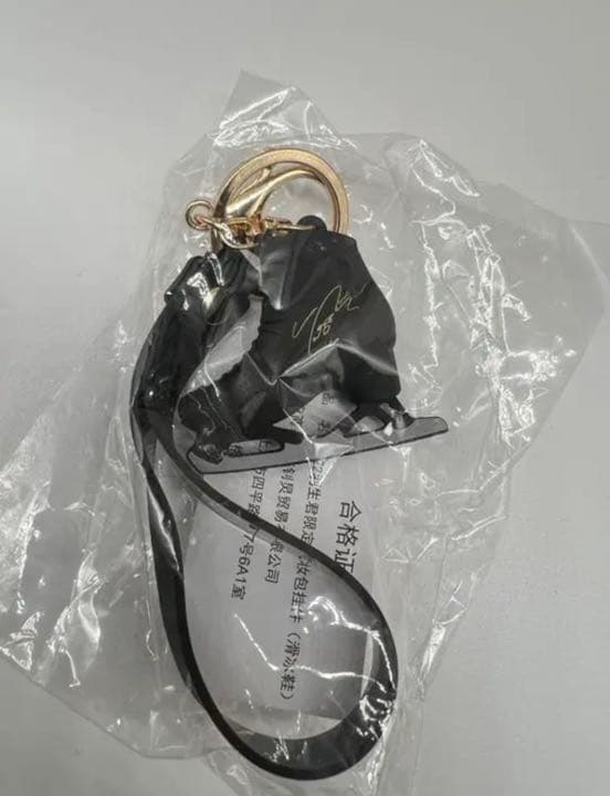 羽生結弦　雪肌精中国限定ホルダー サインあり