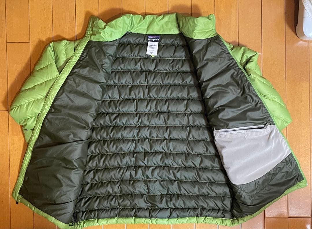Patagonia ライトグリーン ダウンジャケット