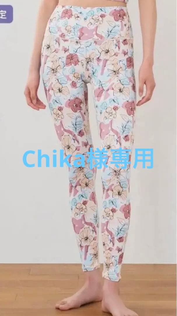 SUKALA LAVAミックスフラワープリントレギンスM新品値下げしました。