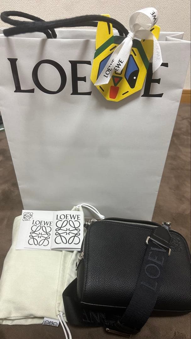 LOEWE ブラックレザーショルダーバッグ