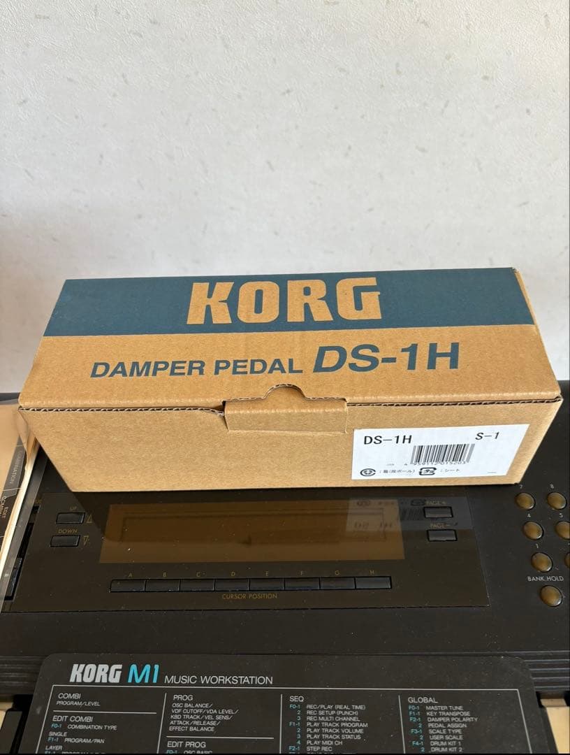 KORG M1 音楽ワークステーション　シンセサイザー ペダル専用台付き