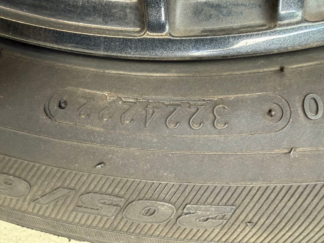 プリウスα バリ山 国産スタッドレス トーヨー205/60R16 お値引き可能◎