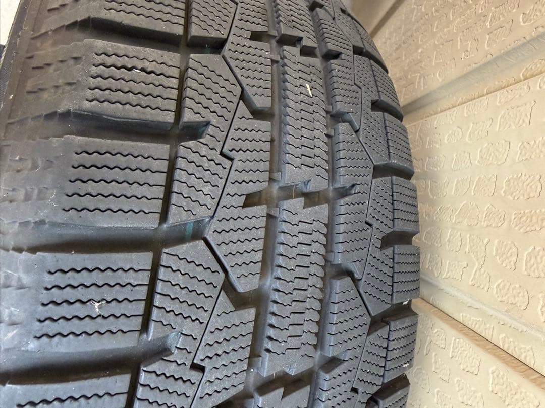 プリウスα バリ山 国産スタッドレス トーヨー205/60R16 お値引き可能◎