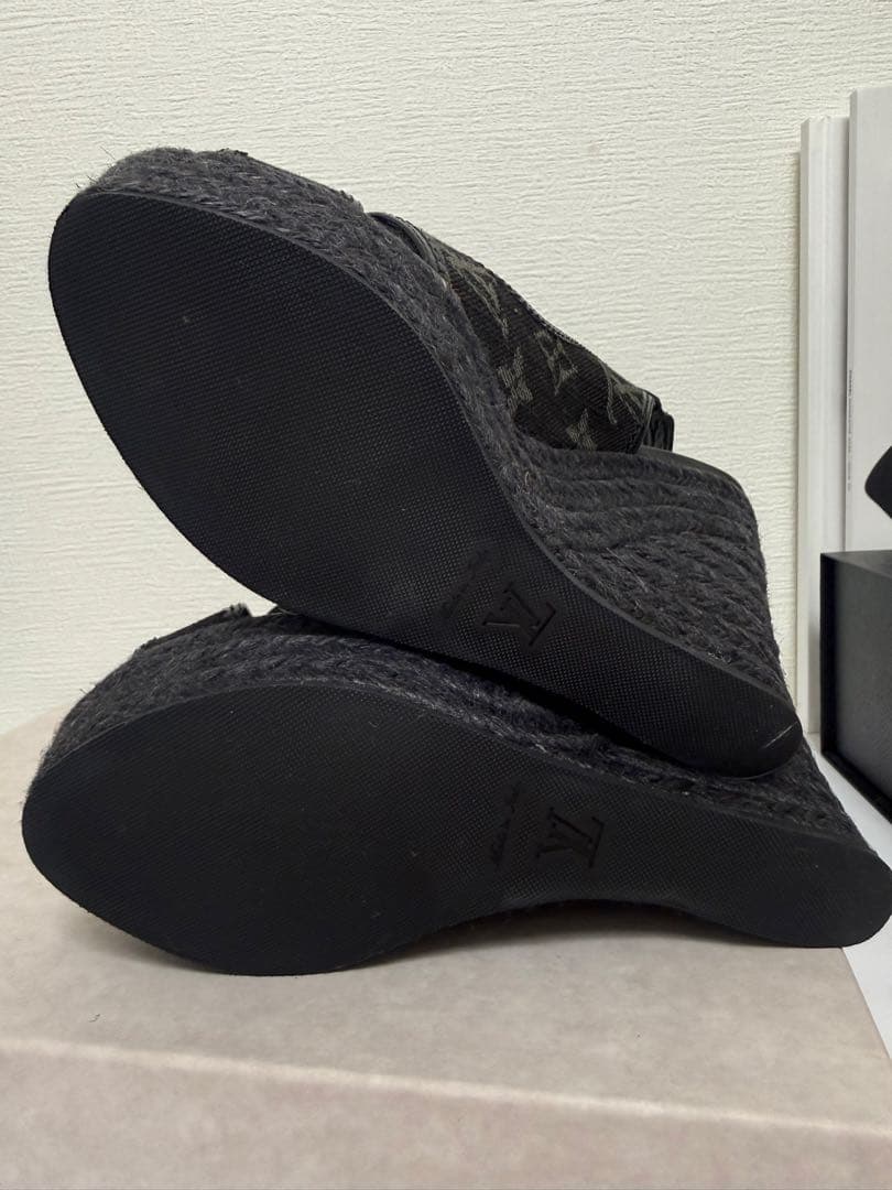 Louis Vuitton ブラック ウェッジサンダル