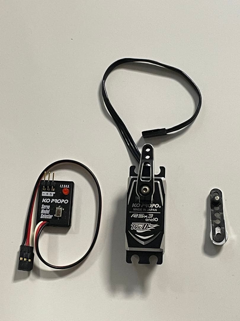 KOサーボ RSx3 VerD モードセレクター付　サーボホーン付