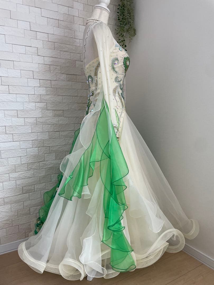 社交ダンス　スタンダードドレス ⭐️クリーム色&グリーン