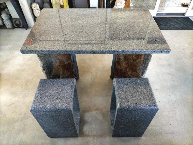 ガーデンテーブル　ガーデニングチェア　庭