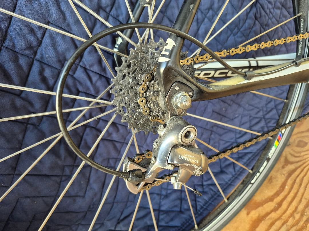 FOCUS EINDHOVEN PRO ロードバイク　フォーカス　イザルコ　中古