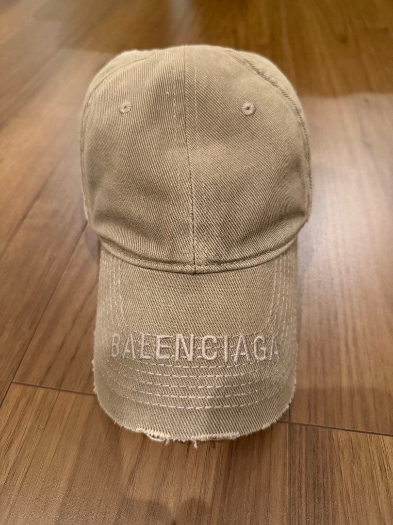 BALENCIAGA ダメージ加工キャップ