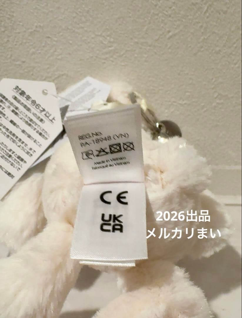  Blossom Cream Bunny Bag Charm 苺