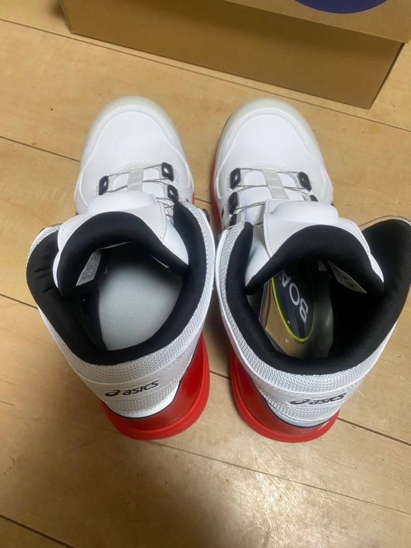 ASICS WINJOB CP304 BOA ホワイト/ブラック 26.5cm