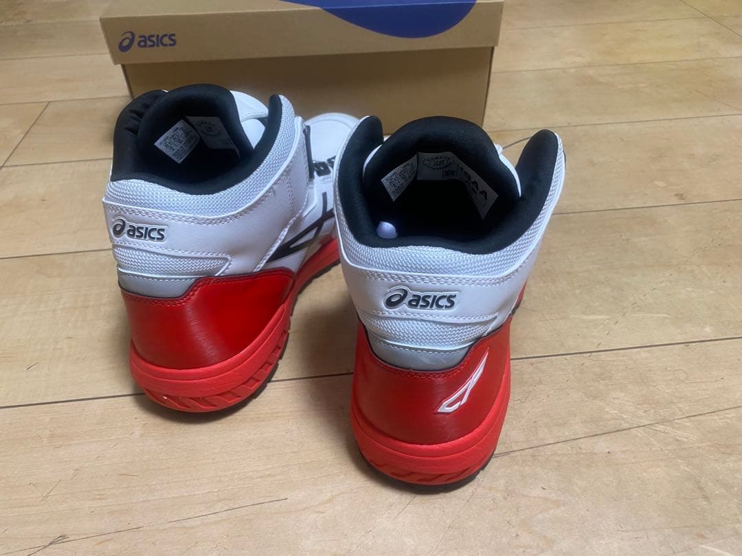 ASICS WINJOB CP304 BOA ホワイト/ブラック 26.5cm