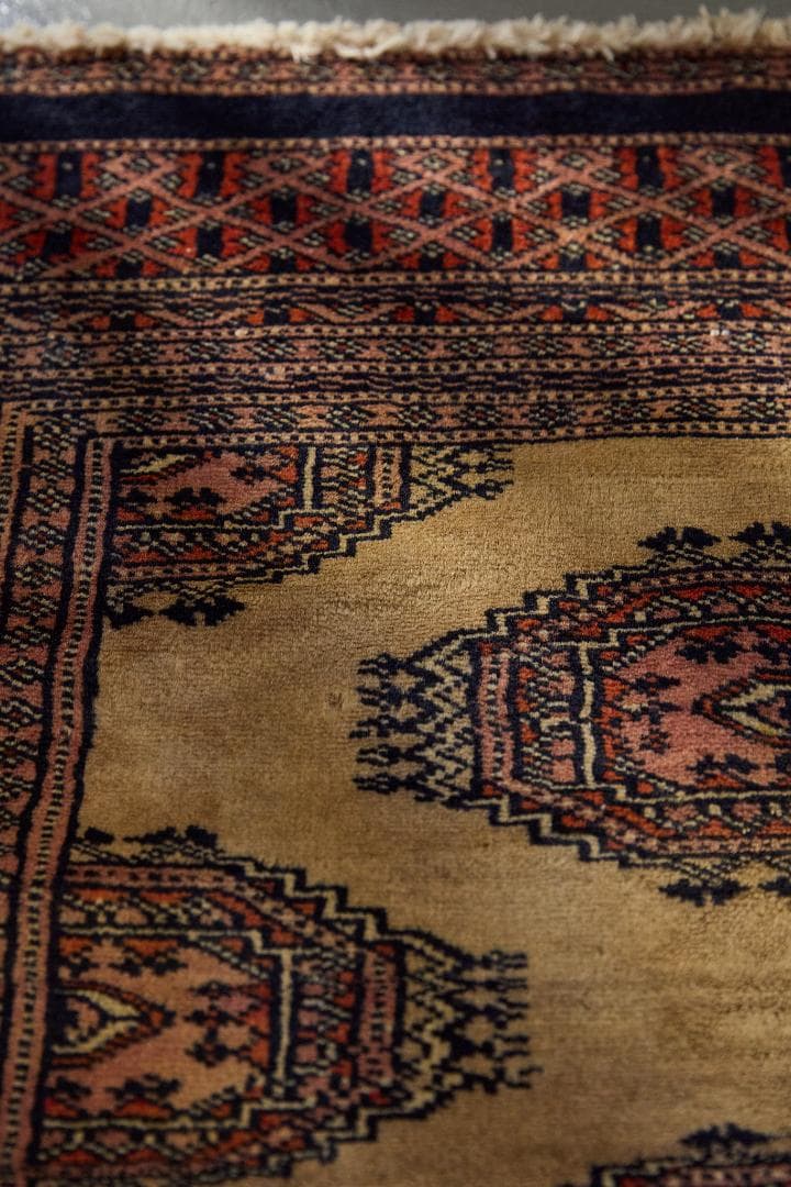 ヴィンテージラグ　トライバルラグ　パキスタン産（92×62cm）ベージュ　紺　茶