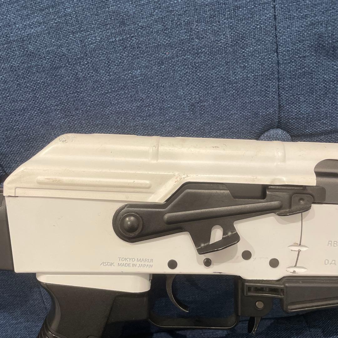 次世代電動ガン ホワイトストーム　 マガジン2本付き