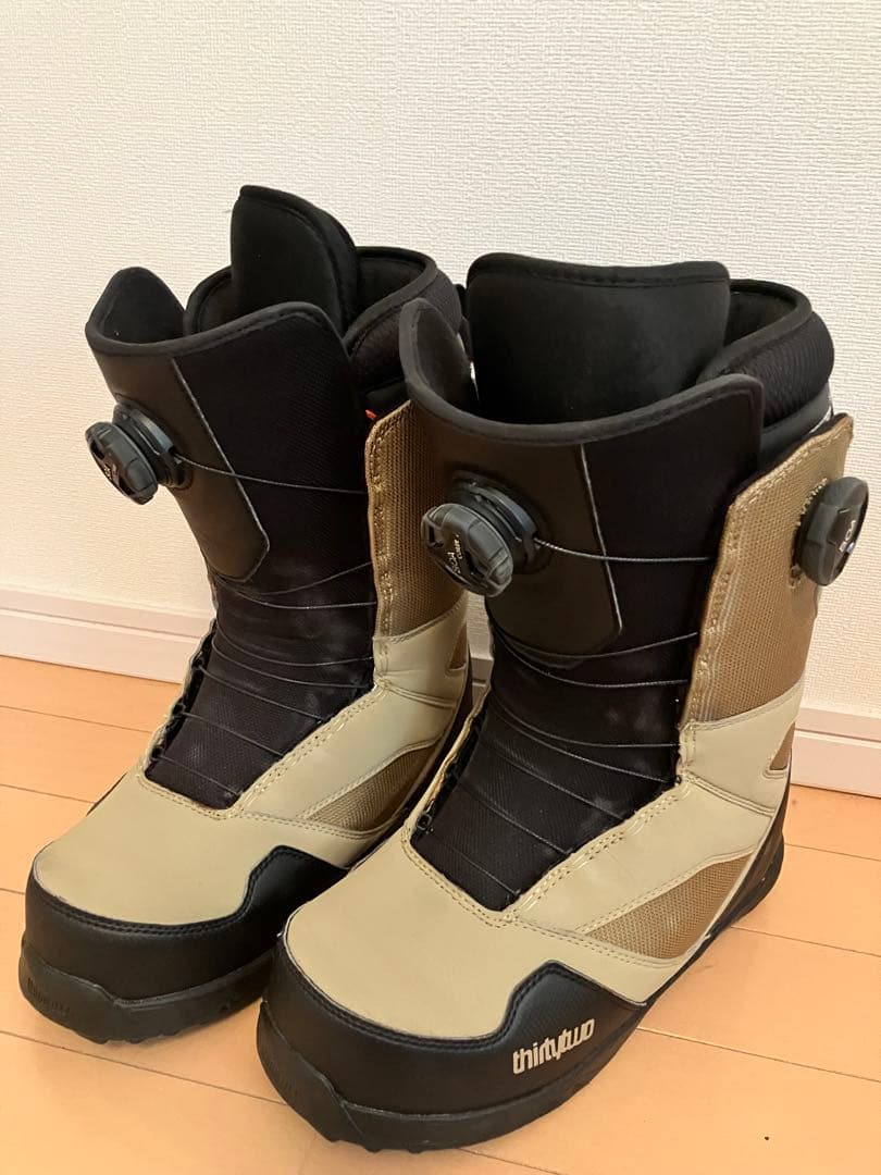 シーズン終盤thirtytwo スノボブーツ BOAシステムダブルBOA US8