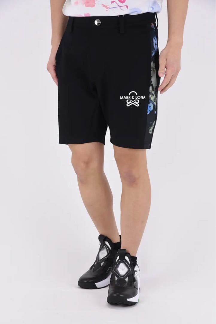 新品タグ付き マークアンドロナ 2025年モデル ハーフパンツ グラフィック