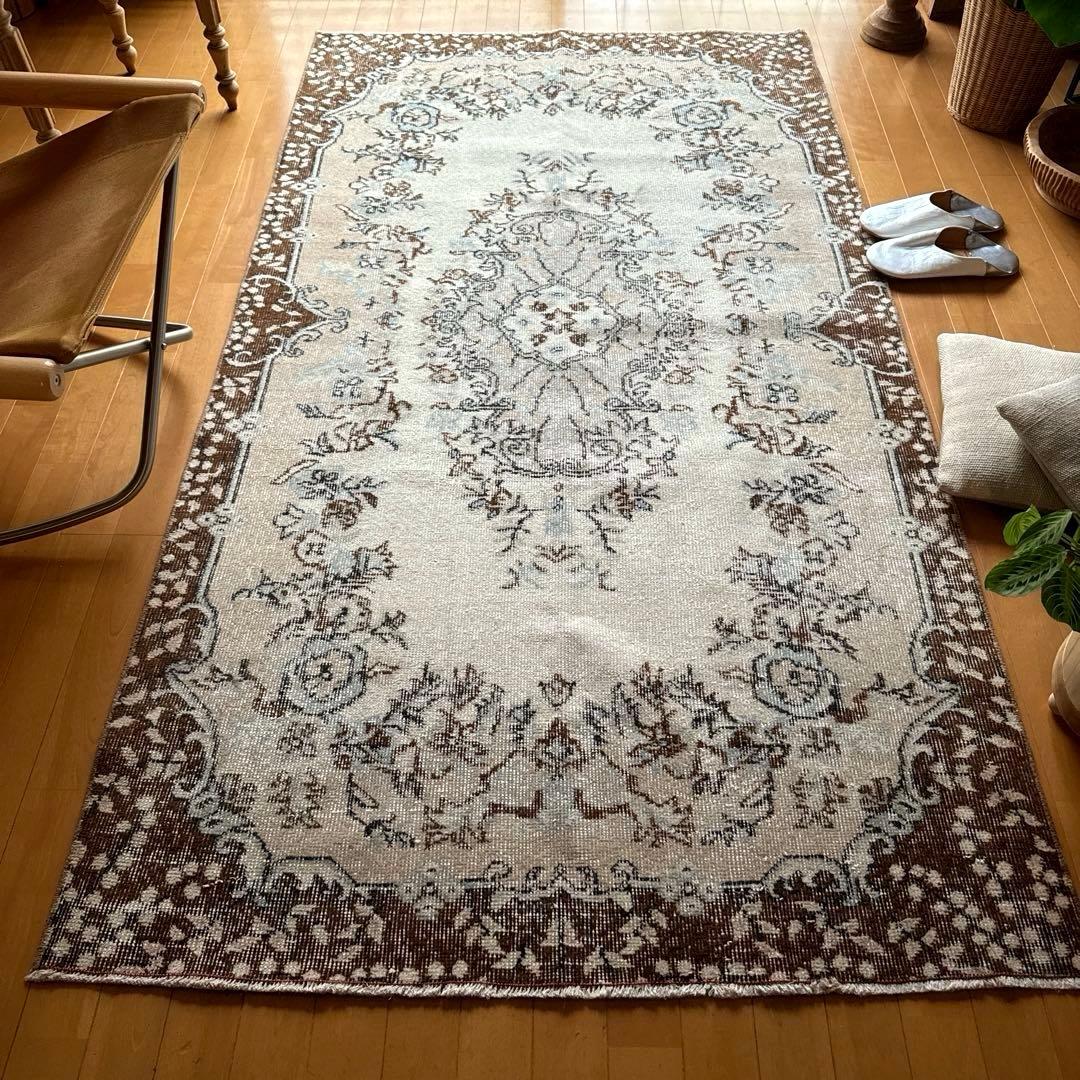 113×207花や実　淡いベージュ×クリーム×ブラウン　トルコヴィンテージラグ