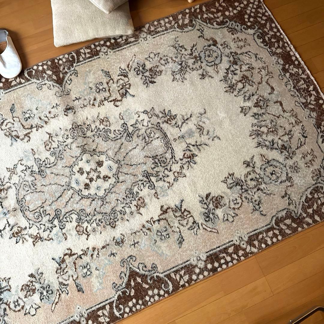 113×207花や実　淡いベージュ×クリーム×ブラウン　トルコヴィンテージラグ