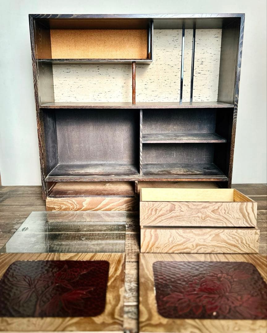 鎌倉彫 飾り棚 古家具 ガラス戸 昭和期 和家具 キャビネット