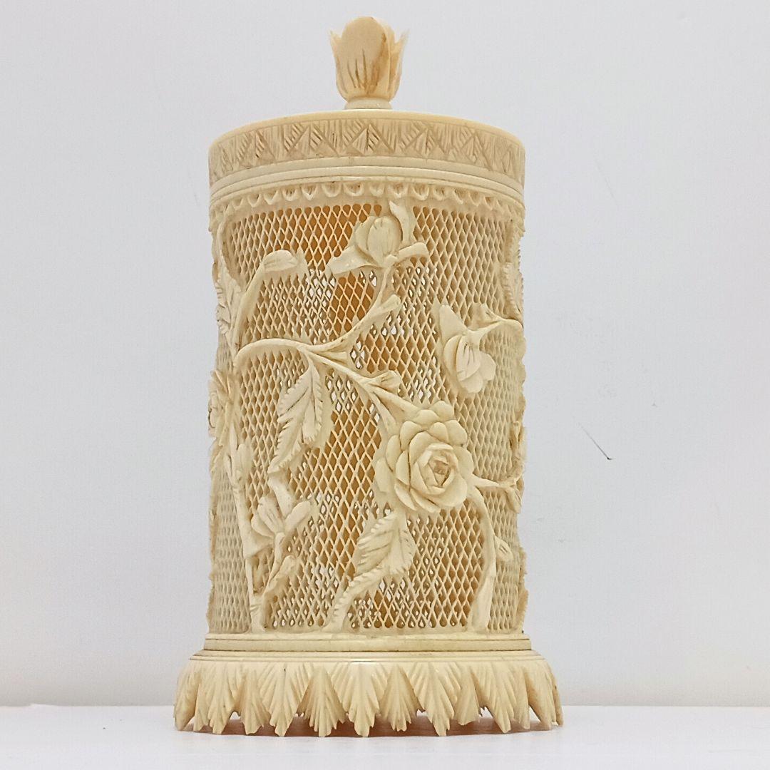 Y2556 高級彫刻 透かし彫り 花彫刻 蓋物 総重量89.7g