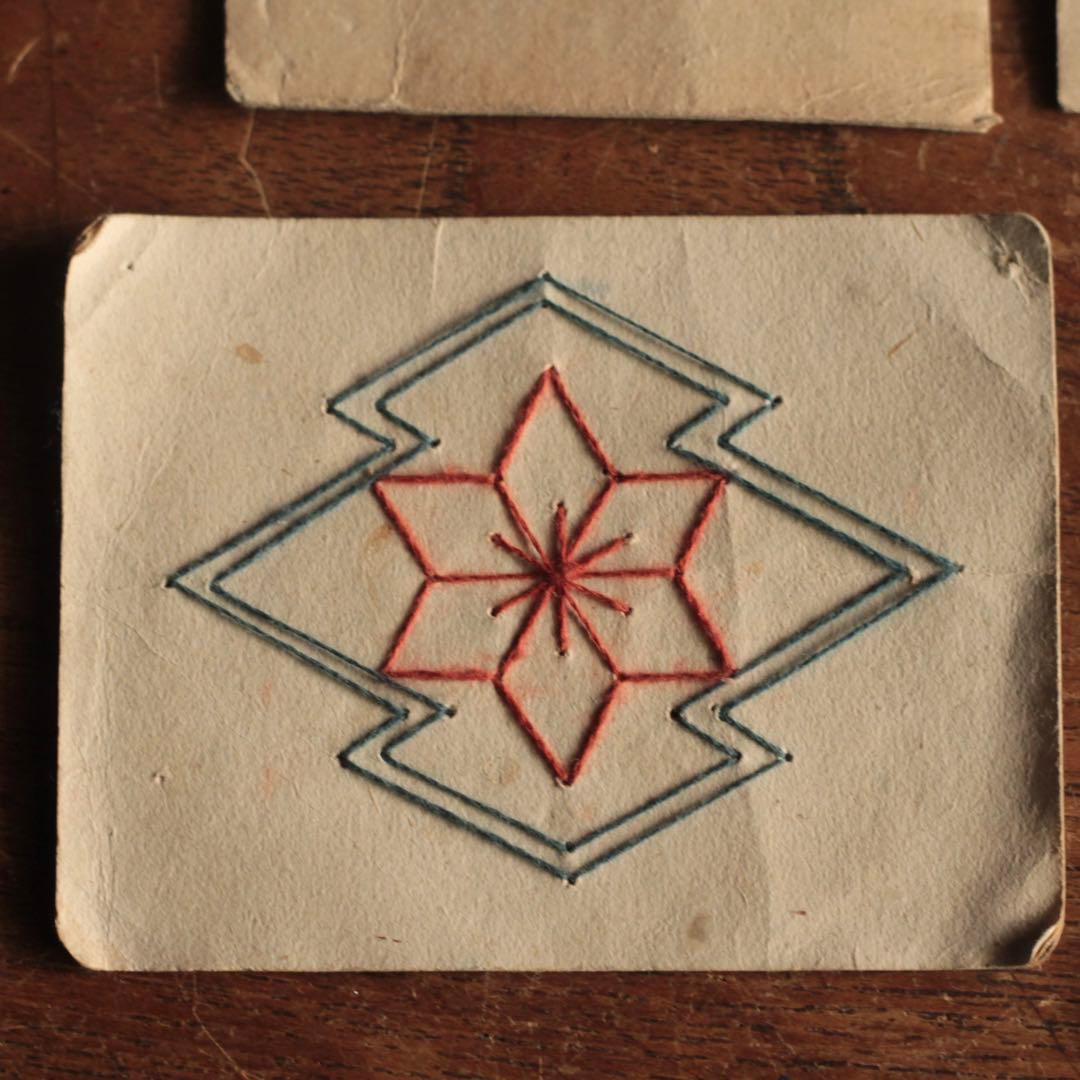 古い 背守り 4種 厚紙に刺繍 古道具 アンティーク