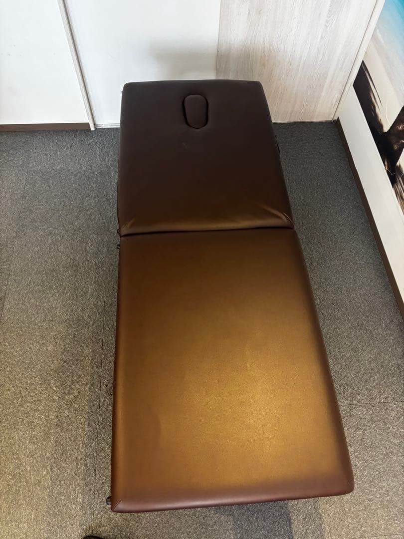 施術・マッサージ・整体・エステベッド