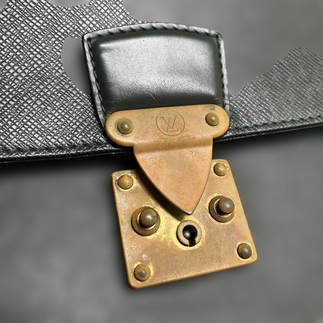 ルイヴィトン タイガ セルヴィエット クラド　タイガ ビジネスバッグ 通勤